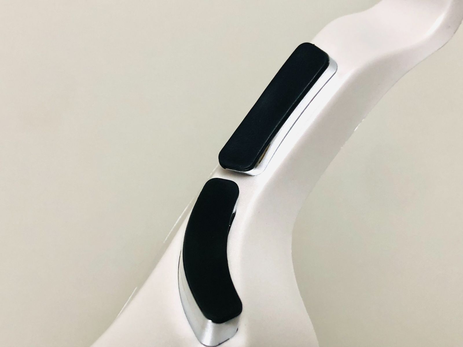 LUXCEAR Myuxer ルクセアミューサー 目元専用美顔器 - メルカリ