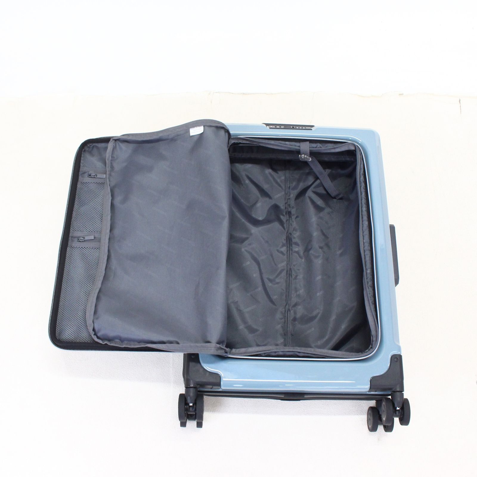 [中古] [1-3泊向けサイズ]LEGEND WALKER 6031 フィット 24L/拡張時55L ハードスーツケース 6031-60-bl グレイッシュブルー  [良い(B)] 1-3泊向けサイズ]LEGEND WALKER 6031 フィット 24L/拡張時55L ハード