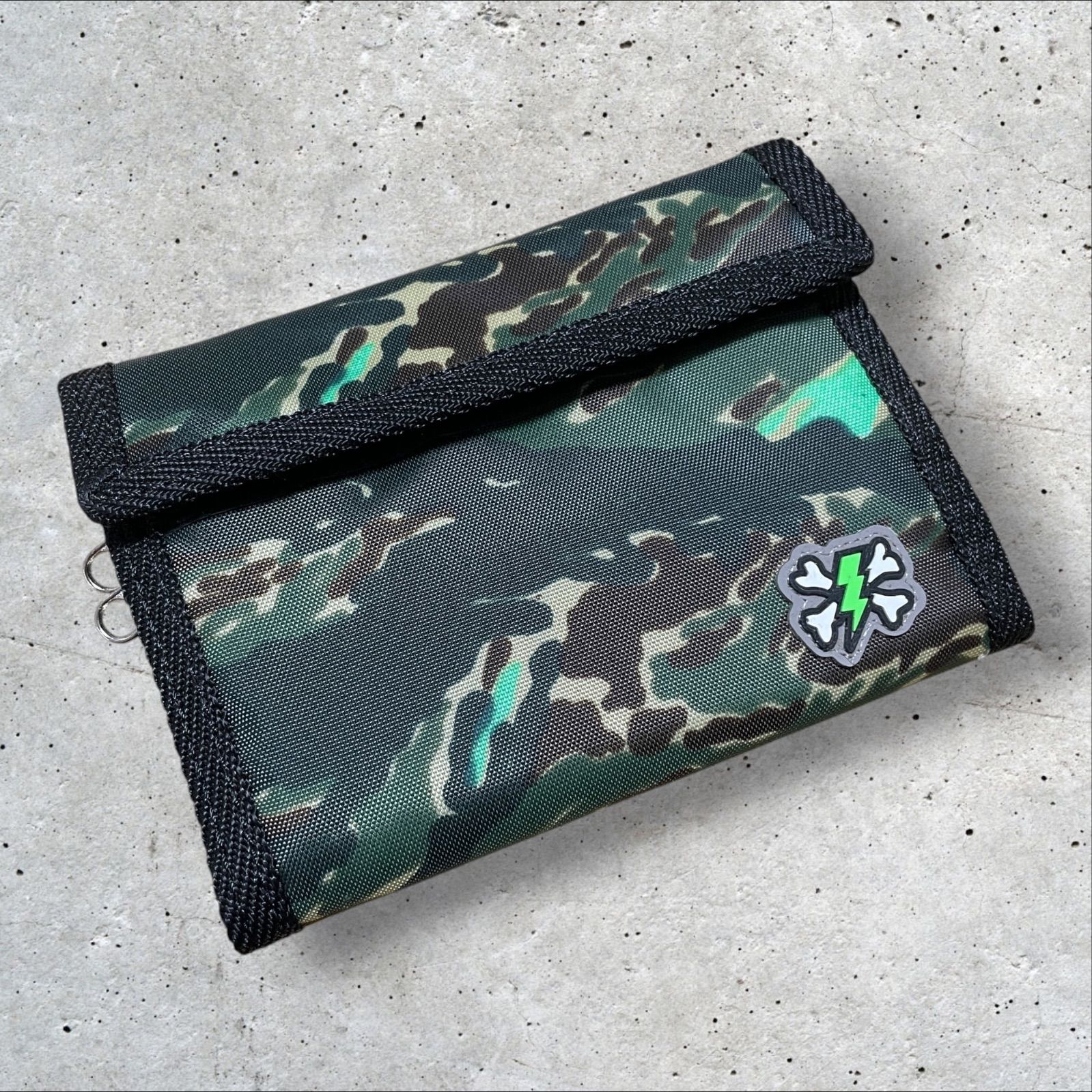 【MALIBU1126◡̈⃝♥︎】他の方の購入はご遠慮ください。 UNDER COVER 折り畳み財布 GREEN カモフラ柄 緑 グリーン - メルカリ