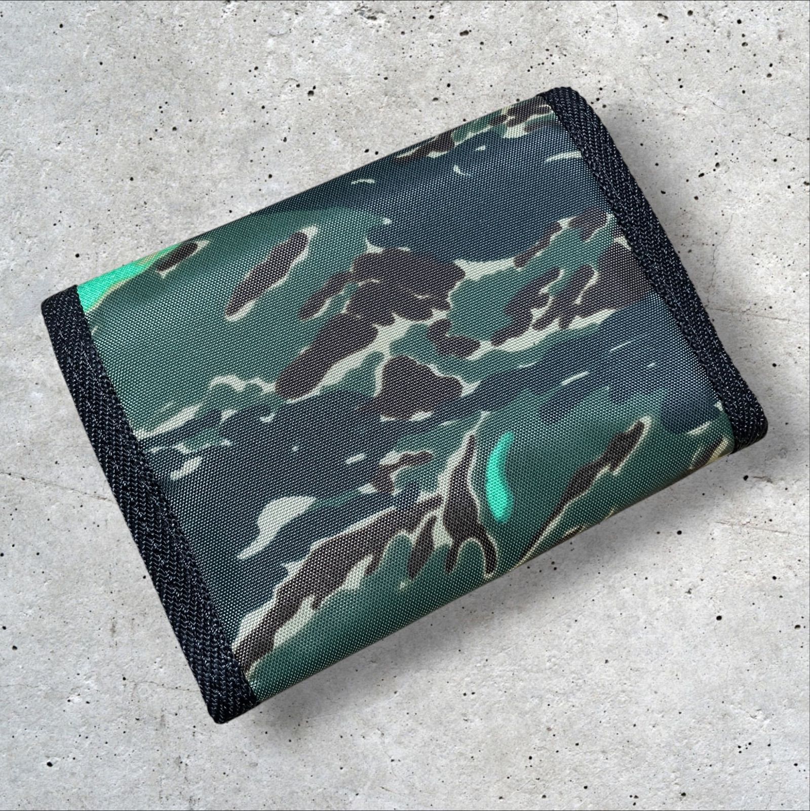 【MALIBU1126◡̈⃝♥︎】他の方の購入はご遠慮ください。 UNDER COVER 折り畳み財布 GREEN カモフラ柄 緑 グリーン - メルカリ