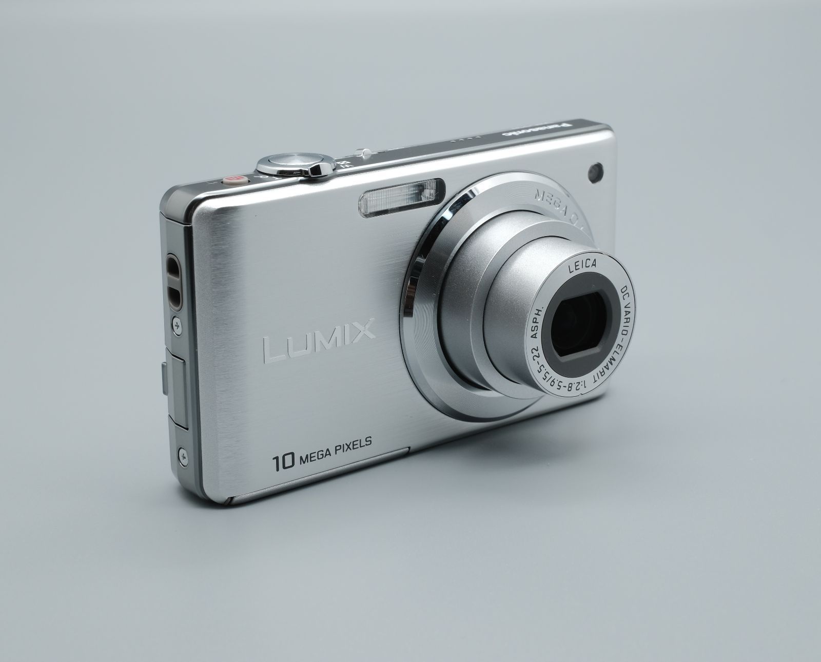 カメラ □完動品 美品 Panasonic LUMIX DMC-FS7 コンパクトデジタルカメラ