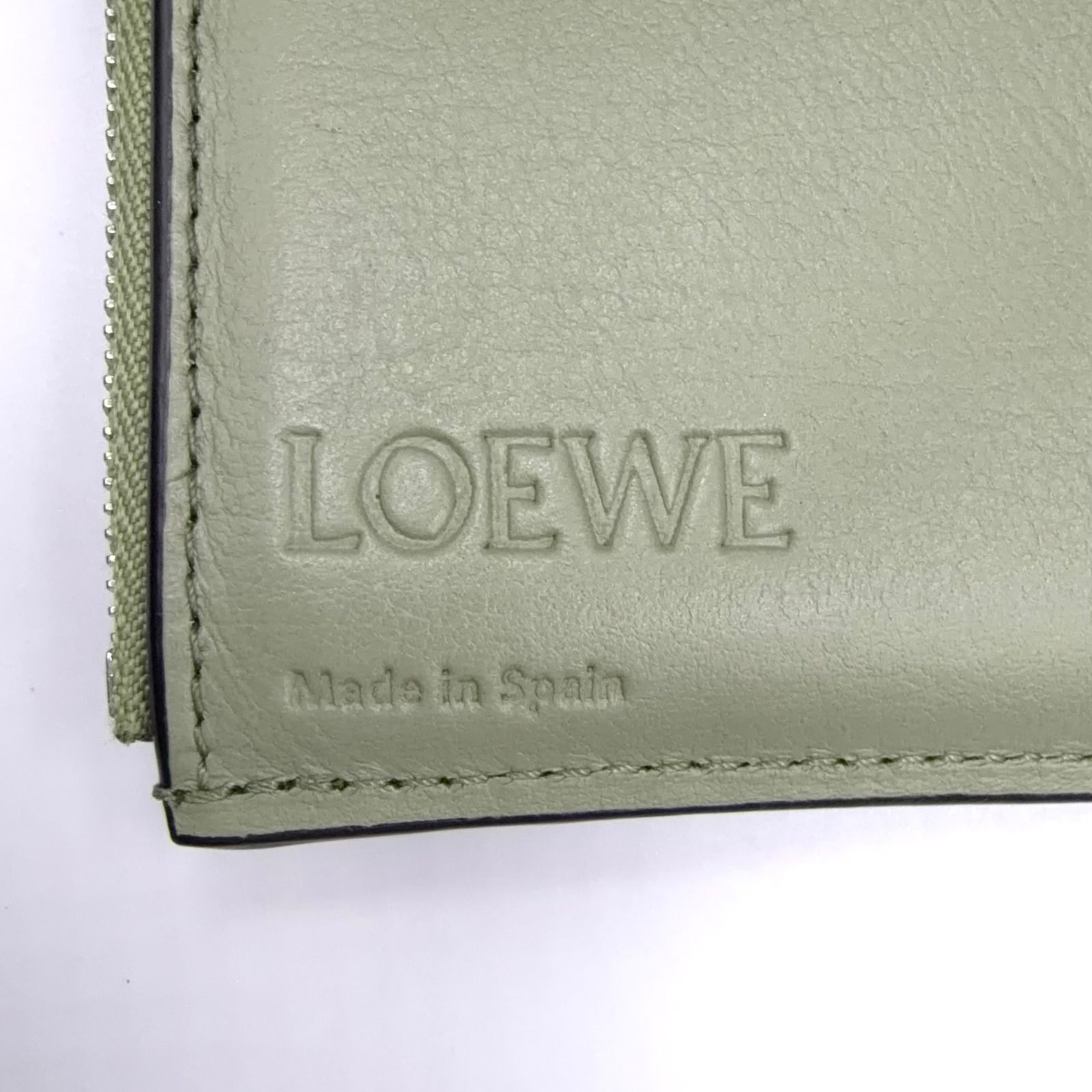 新着】LOEWE ロエベ 財布 カーキグリーン アナグラム トライフォールド