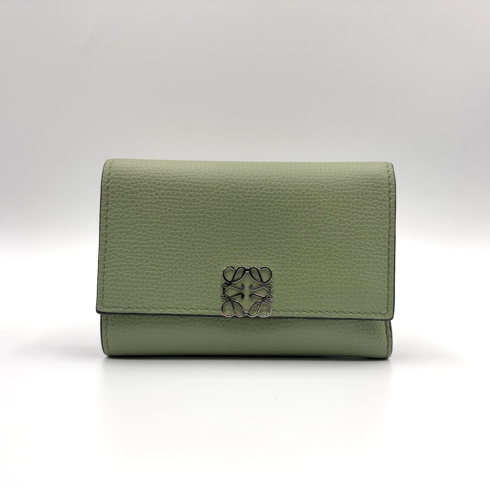 新着】LOEWE ロエベ 財布 カーキグリーン アナグラム トライフォールド