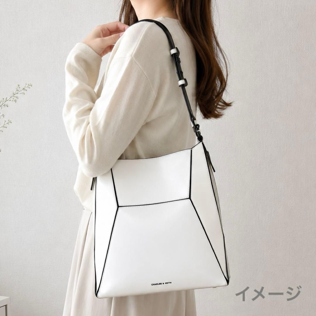 極美品】チャールズ&キース ナスリン ジオメトリックトートバッグ 白