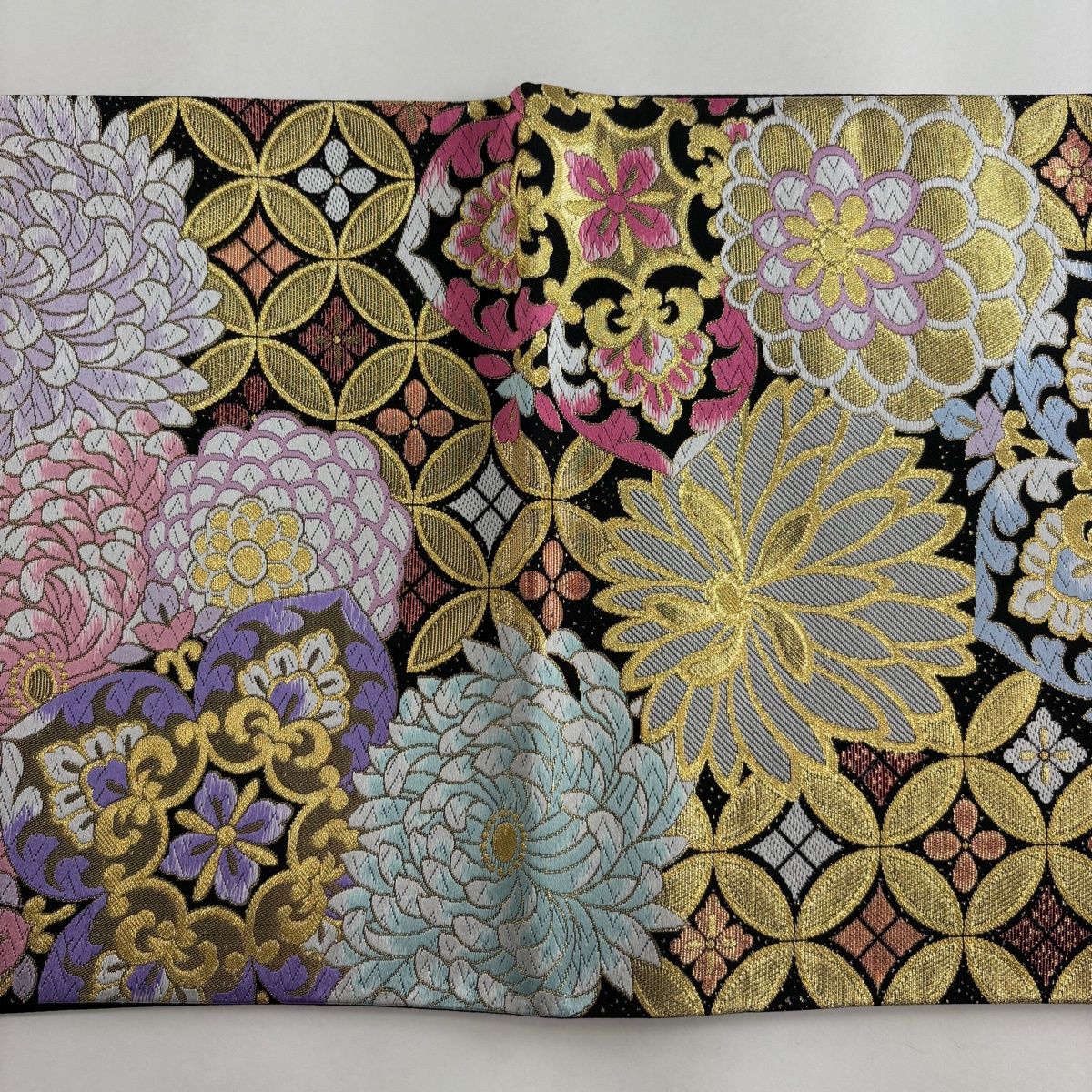 美品】 袋帯 秀品 振袖向き 菊 七宝 唐織 金糸 黒 全通 正絹 【中古