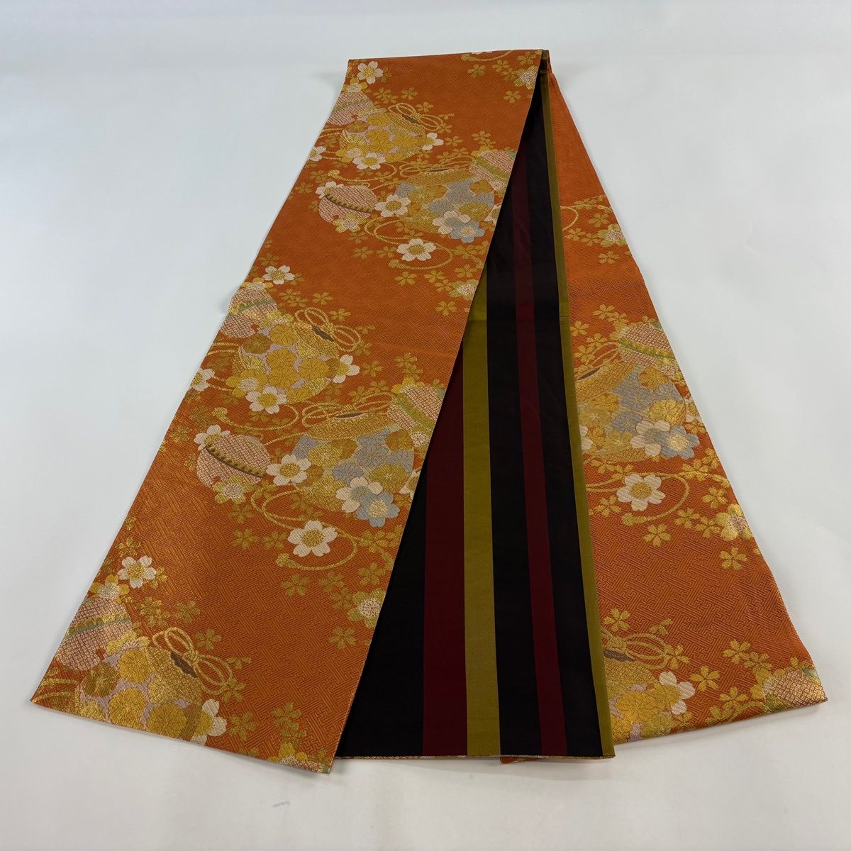 美品】 袋帯 秀品 振袖向き 鈴 桜 箔 金糸 オレンジ 六通 正絹 【中古