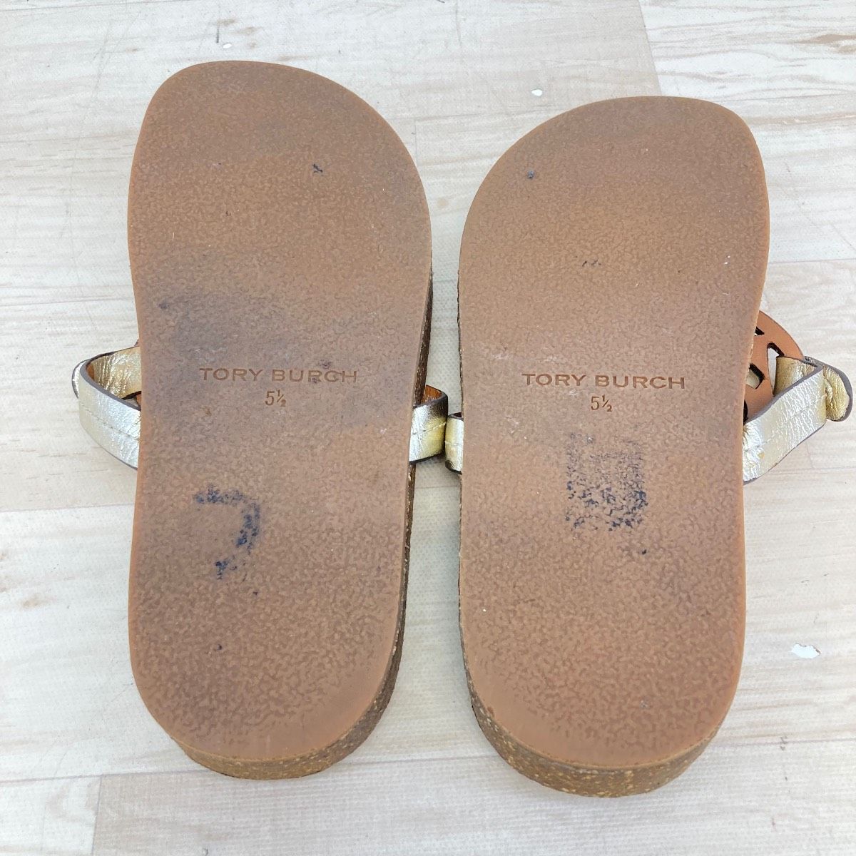 トリーバーチ TORY BURCH トングサンダル ゴールド系 表記サイズ5.5