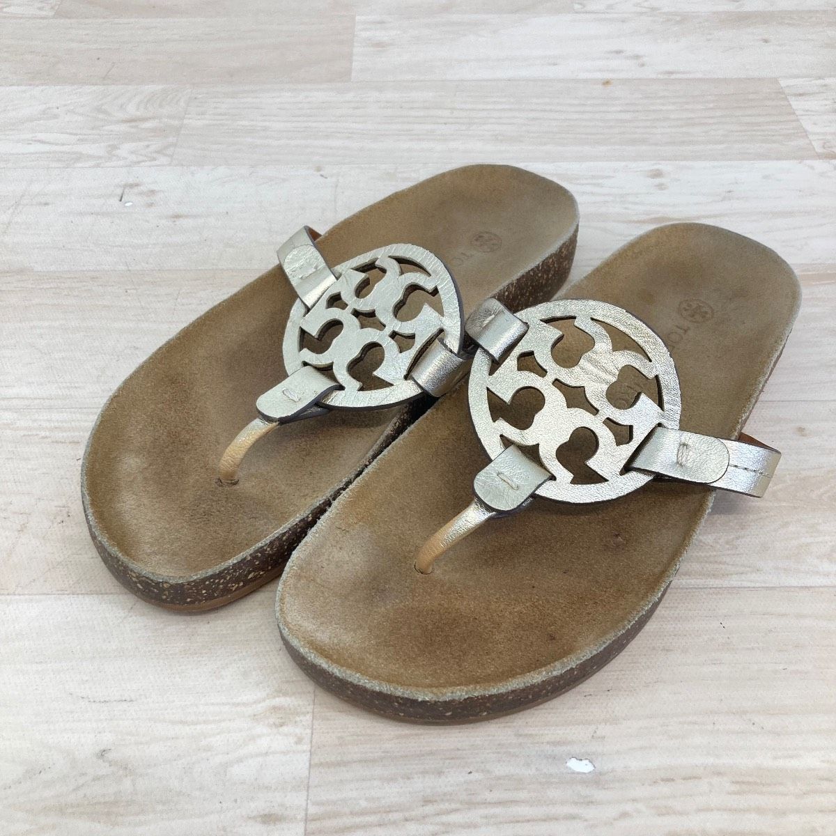 トリーバーチ TORY BURCH トングサンダル ゴールド系 表記サイズ5.5