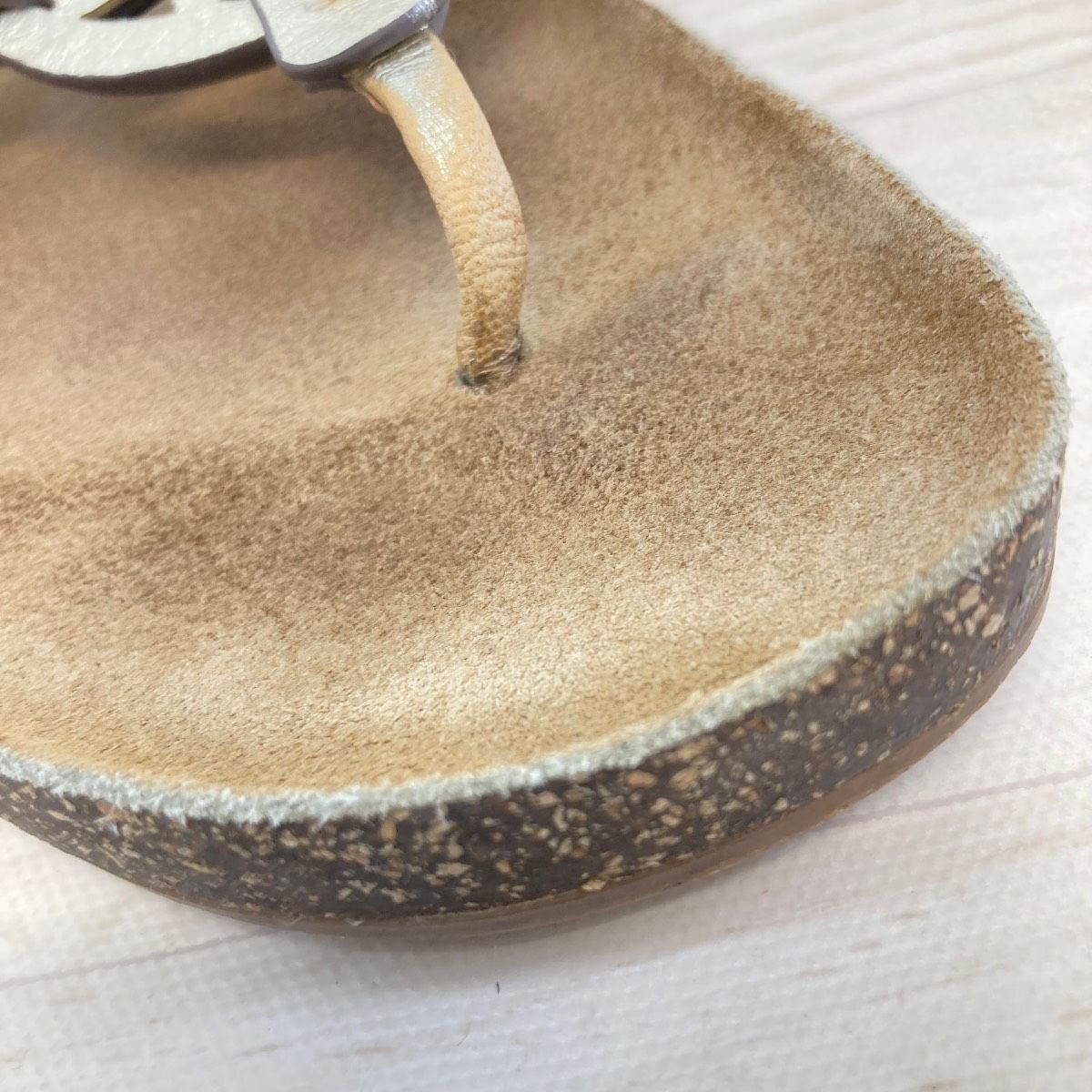 トリーバーチ TORY BURCH トングサンダル ゴールド系 表記サイズ5.5