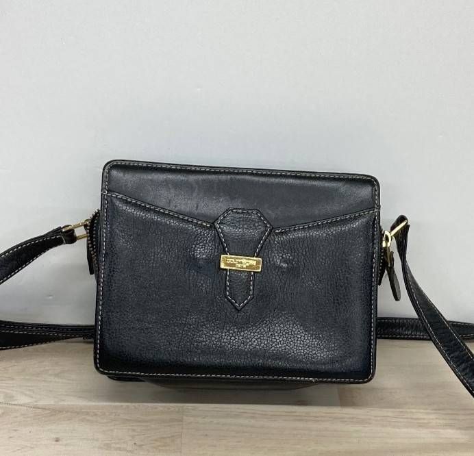 courreges/クレージュ ショルダーバッグ ブラック/黒 ゴールド金具