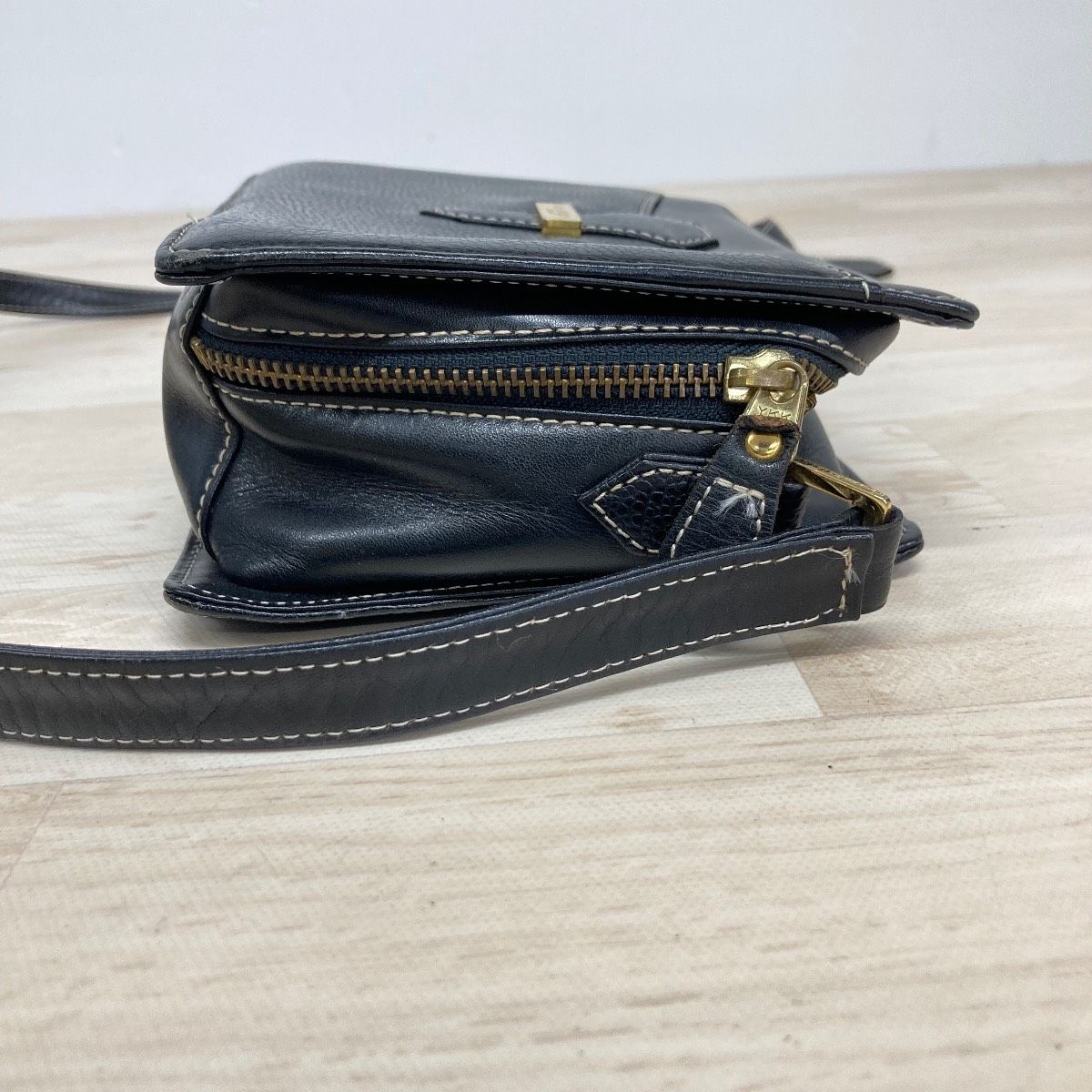 courreges/クレージュ ショルダーバッグ ブラック/黒 ゴールド金具