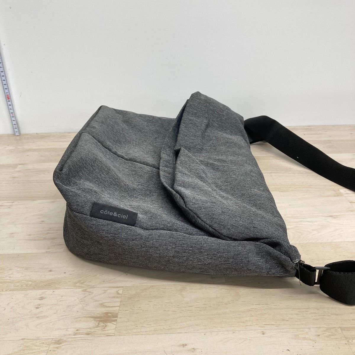 美品 cote&ciel メッセンジャーバッグ/ショルダーバッグ グレー