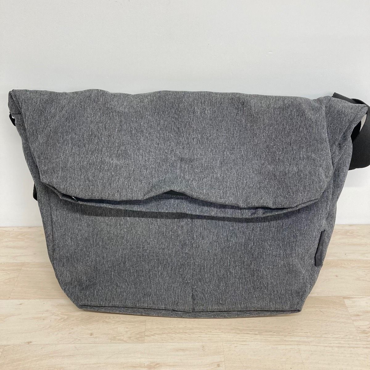 美品 cote&ciel メッセンジャーバッグ/ショルダーバッグ グレー