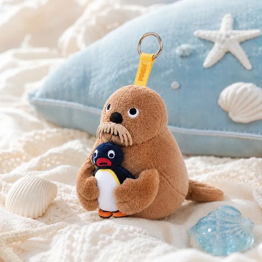 ピングー 海のセイウチキーホルダーぬいぐるみ - メルカリ