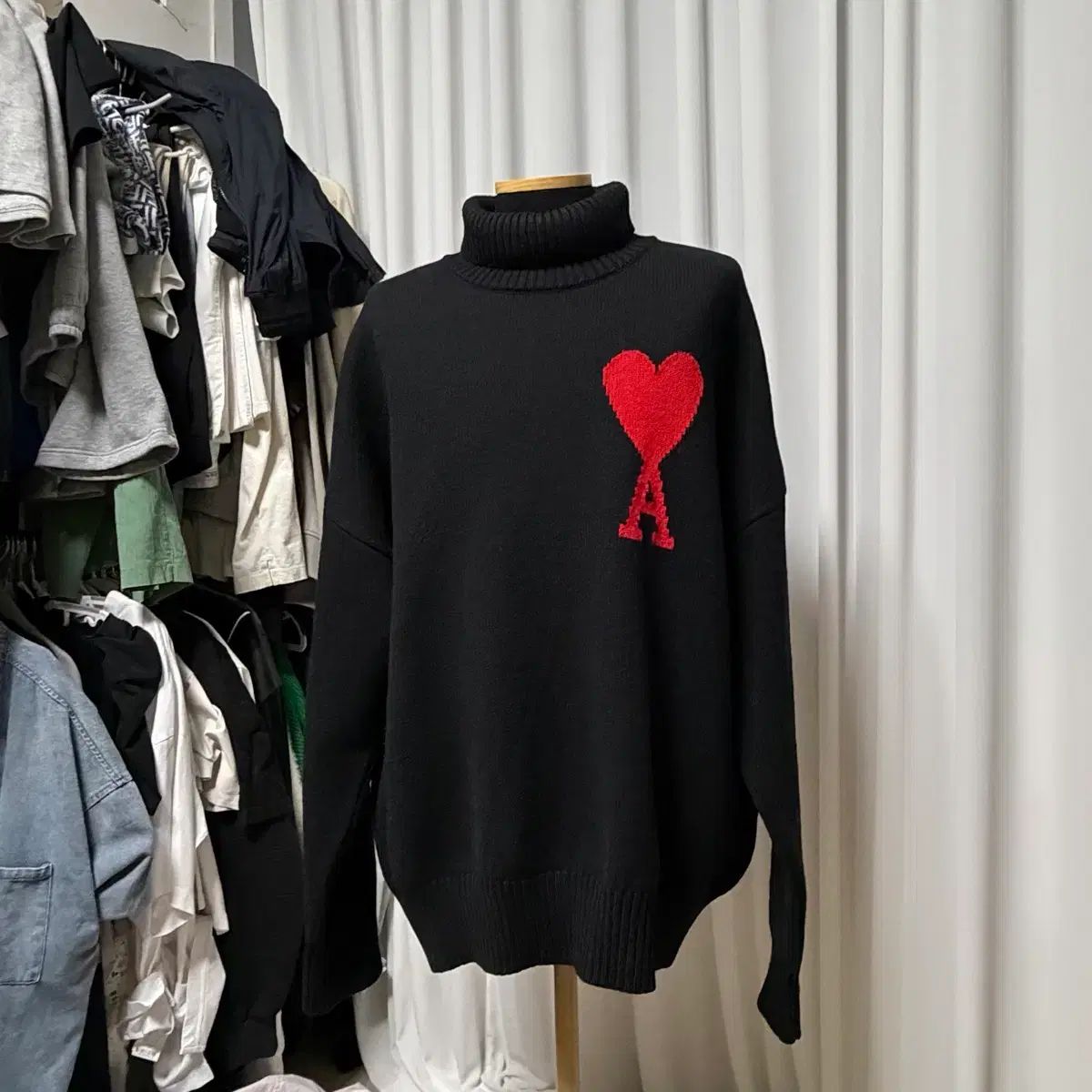 {ほぼ新品/L}アイ ビックロゴ タートルネック ニット