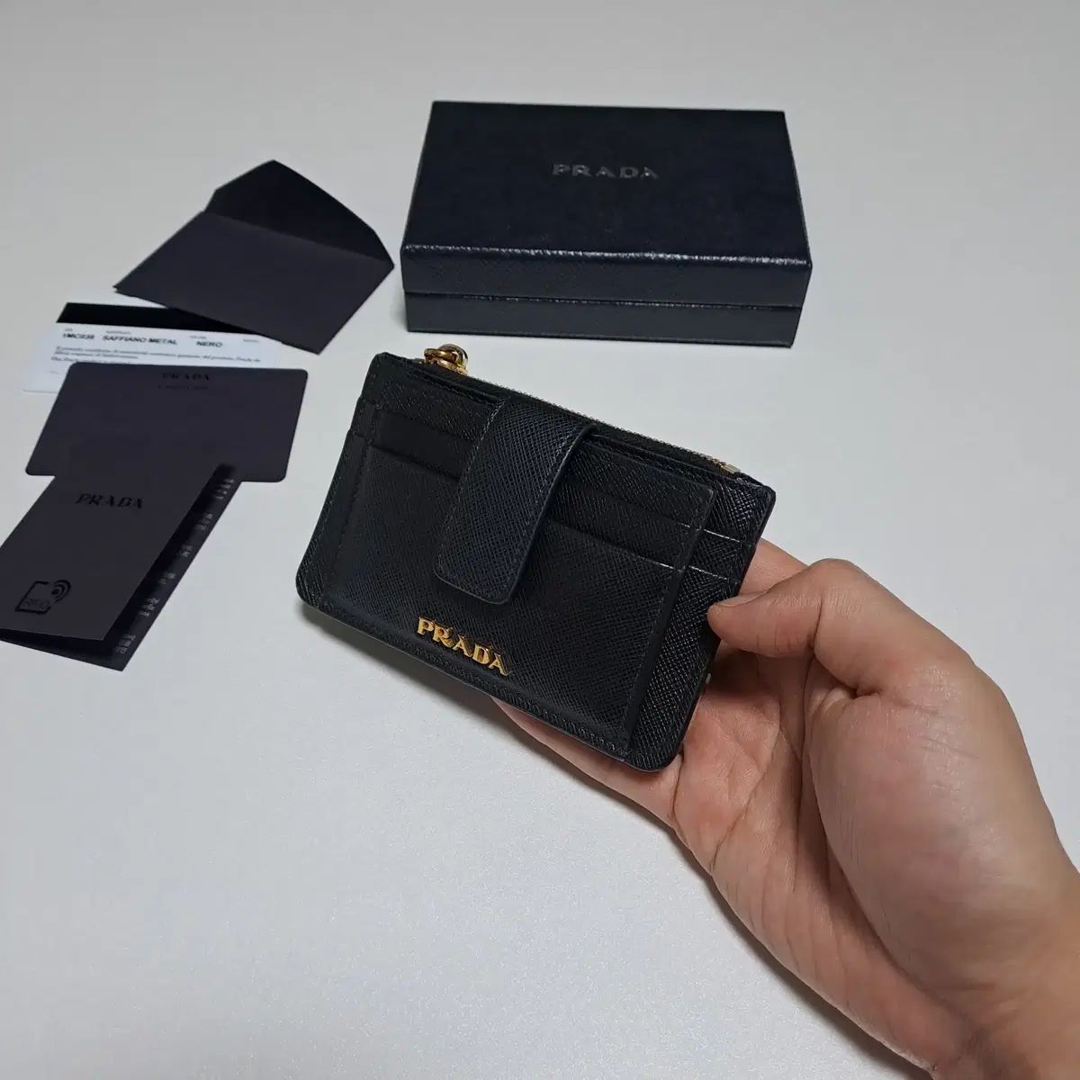 100%/正規品 PRADA プラダ メタルロゴ サフィアーノ 2중 カードウォレット ブラック