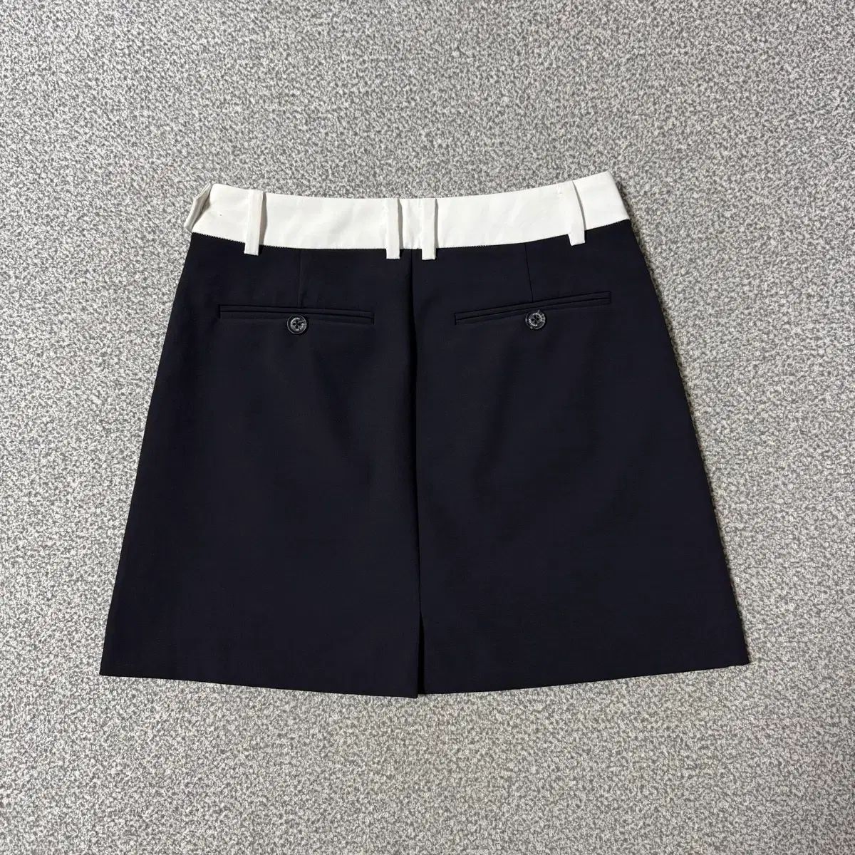 J.LINDEBERG ネイビー ノースリーブとスカート XSインナーパンツ付き ゴルフ J.LINDEBERG ネイビー ノースリーブとスカート XSインナー