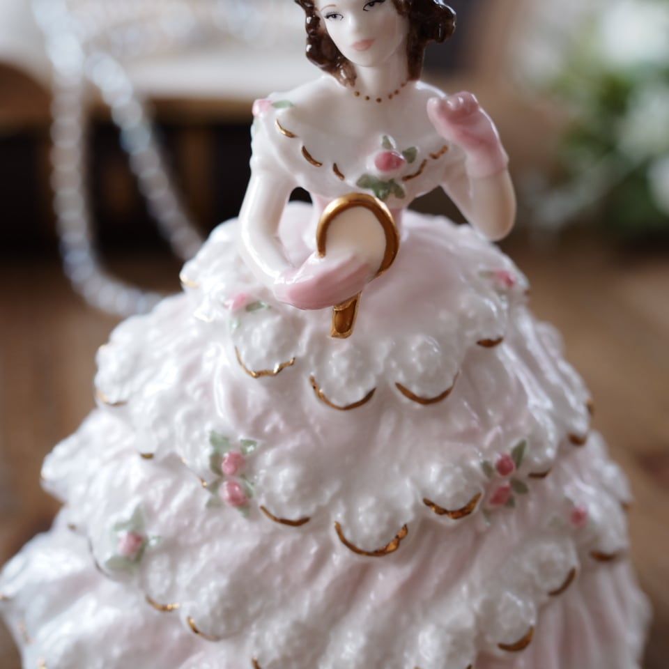 英国ロイヤルウースター Lady Sophie フィギュリン 限定品 英国ロイヤルウースター Lady Sophie フィギュリン 限定品 - メルカリ
