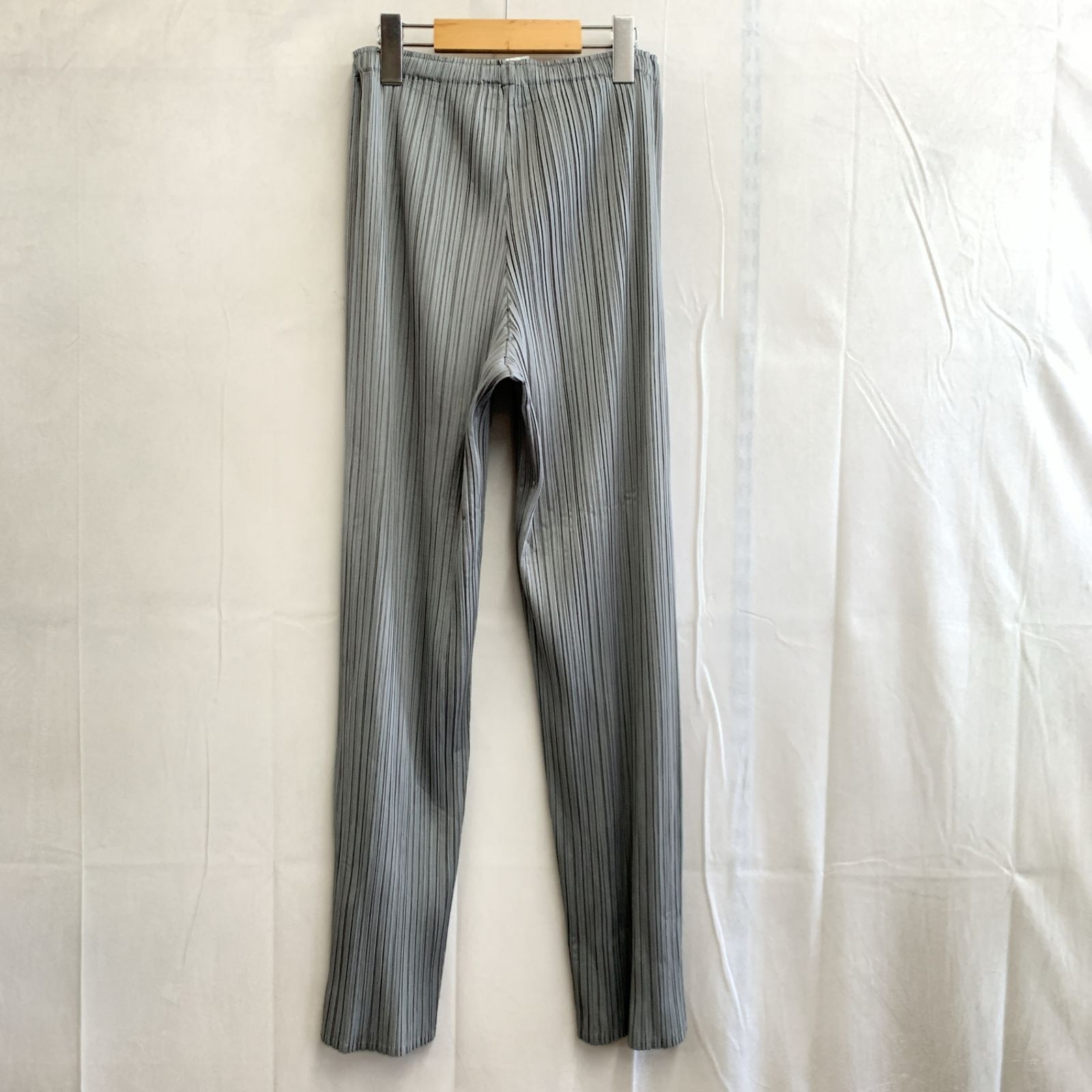 プリーツプリーズ　イッセイミヤケサルエルパンツ ブラッサイズ2 PLEATS PLEAS ISSEY MIYAKE イッセイミヤケ プリーツ プリーズ パンツ