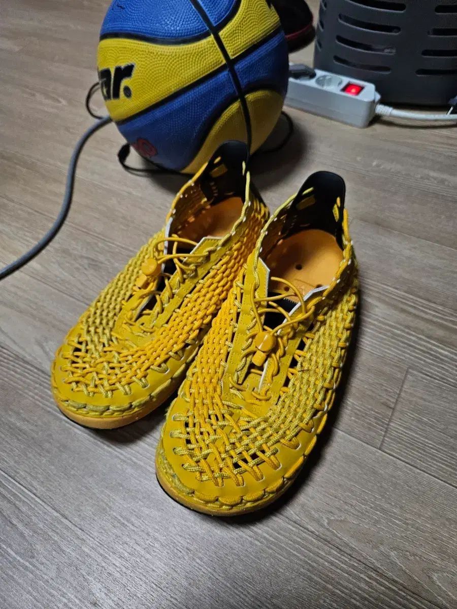 ナイキ ACG ウォーターキャット イエロー 270 サンダル アクア