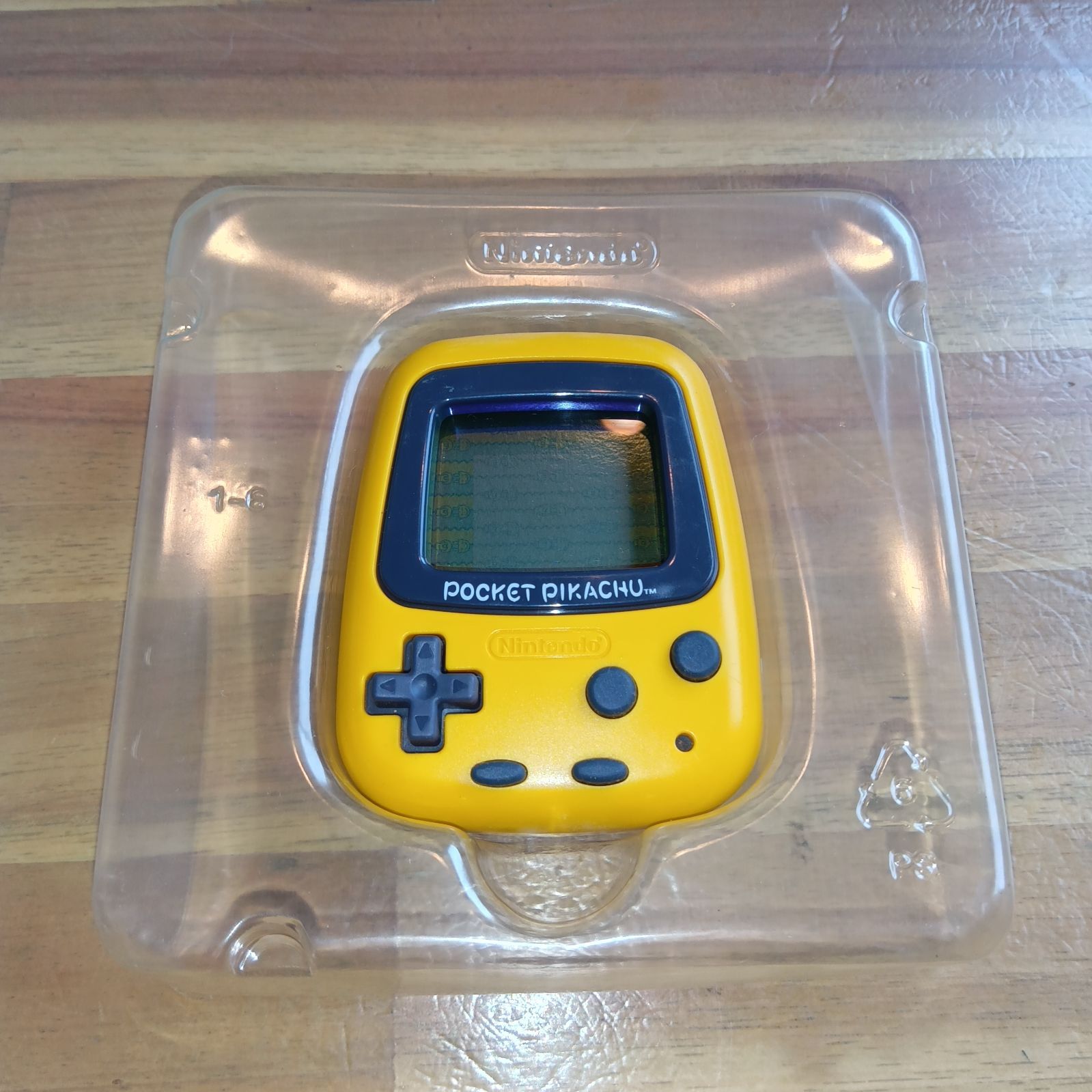 Nintendo ポケットピカチュウ 本付き 万歩計 歩数計 未使用？ 任天堂