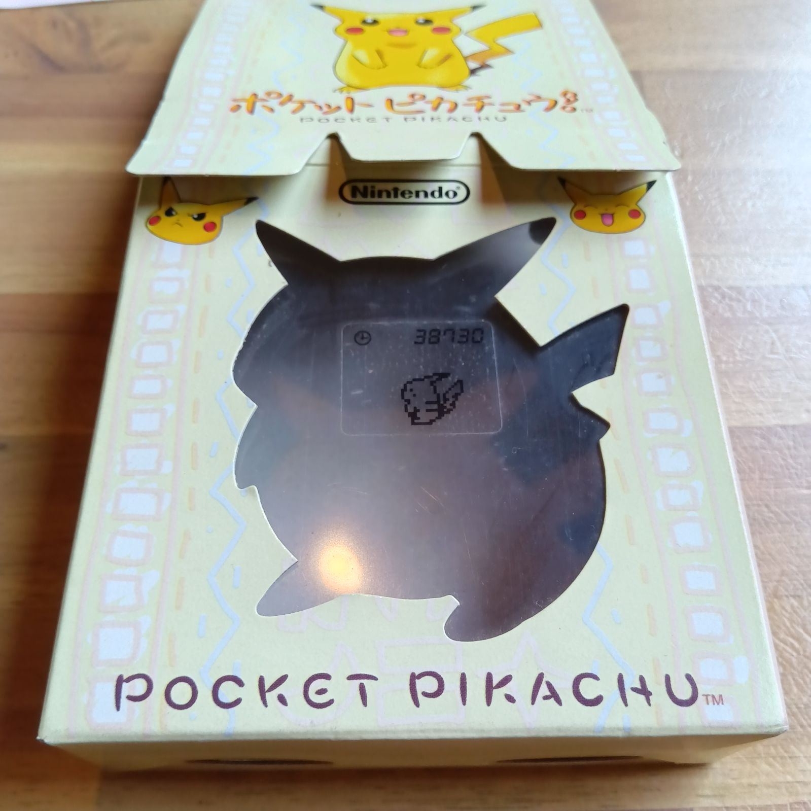 【美品】　ポケット ピカチュウ　任天堂 歩数計　万歩計 Nintendo ポケットピカチュウ 本付き 万歩計 歩数計 未使用？ 任天堂