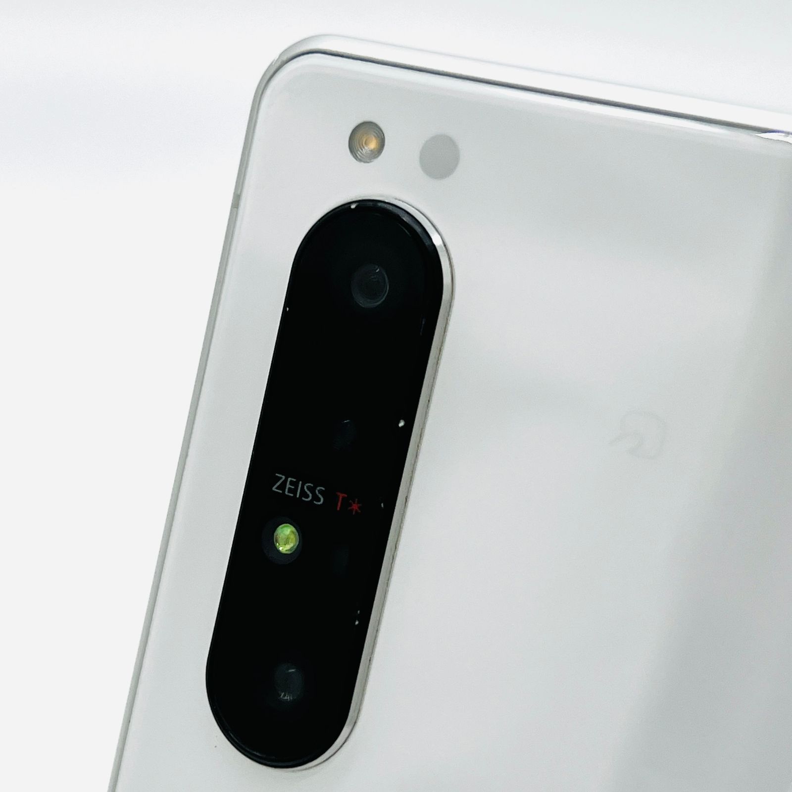 au Xperia 1 II SOG01 128GB ホワイト 中古 - メルカリ