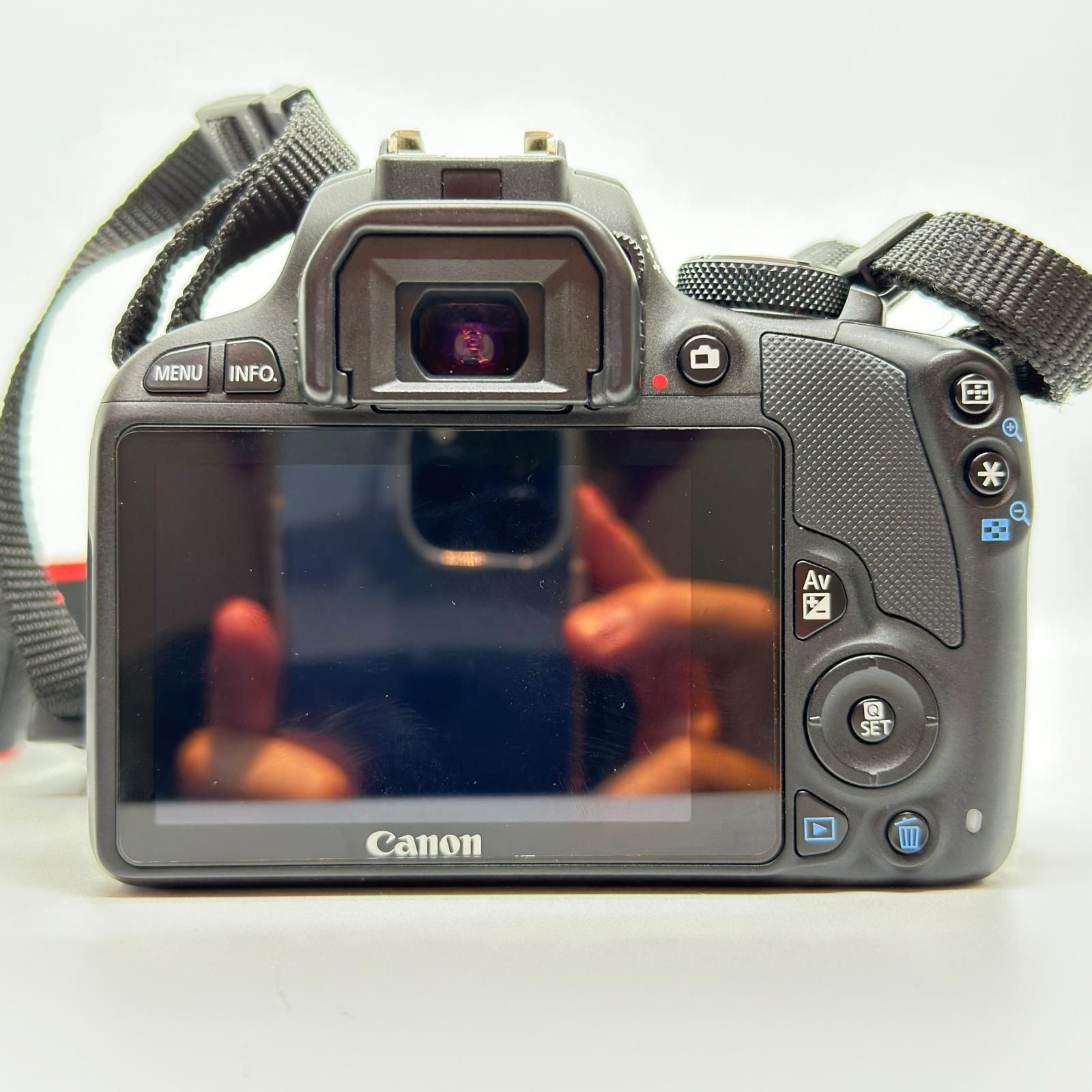 全額返金保証】【最速発送】 デジタル一眼 EOS Kiss X7 ボディ 美品