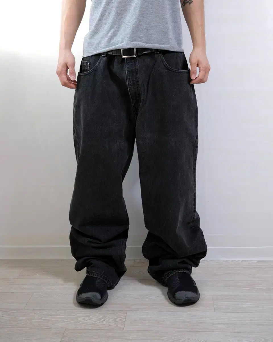 00s リーバイス シルバータブ バギー デニムパンツ ブラック SE-247