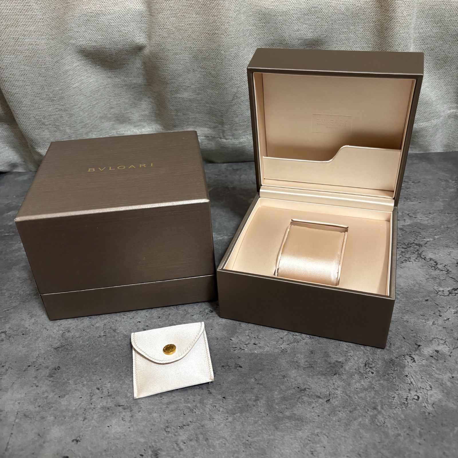 CBVL012-26 BVLGARI ブルガリ 時計 箱 BOX 空箱 ミニソフトポーチ付き