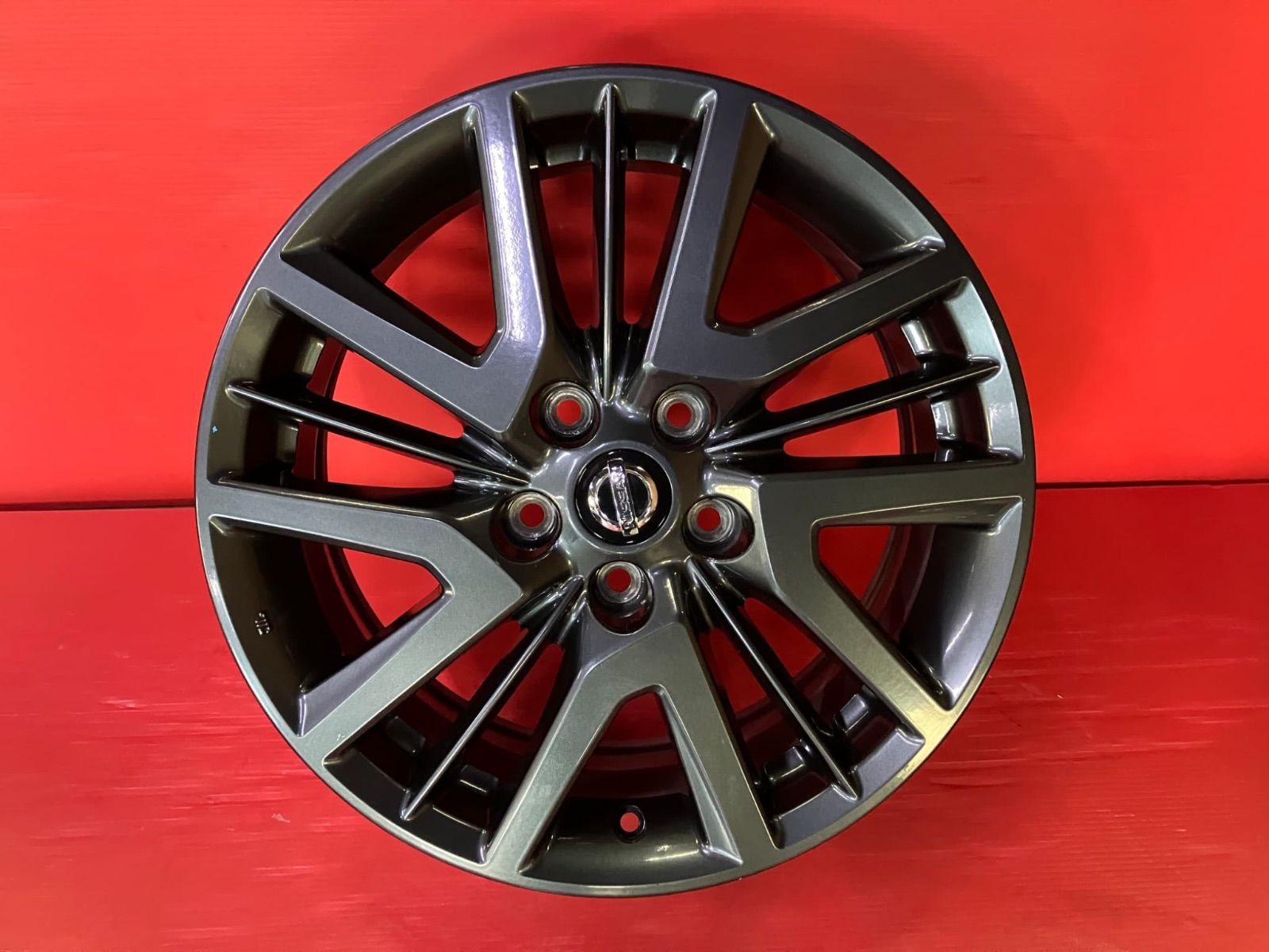中古ホイール[17x7.0+45 114.3/5H 日産 エクストレイルブラックエク 