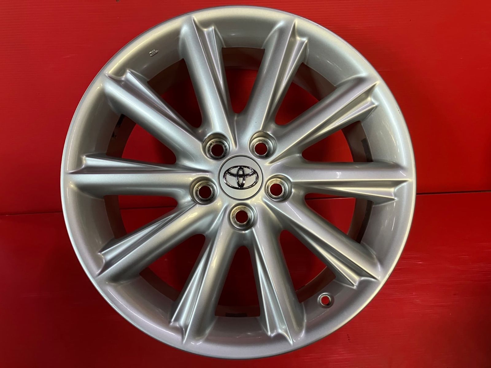 中古ホイール[18x7.0+39 114.3/5H トヨタ SAI純正] 4本SET