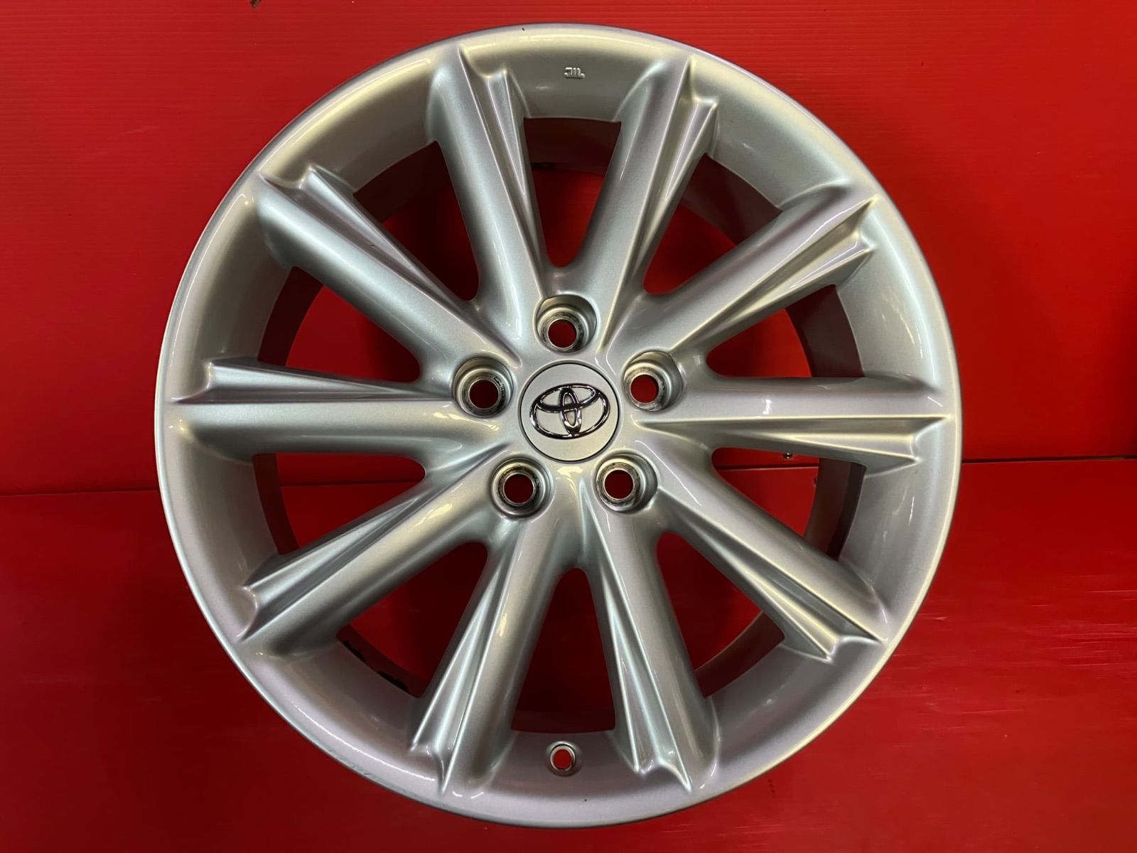 中古ホイール[18x7.0+39 114.3/5H トヨタ SAI純正] 4本SET