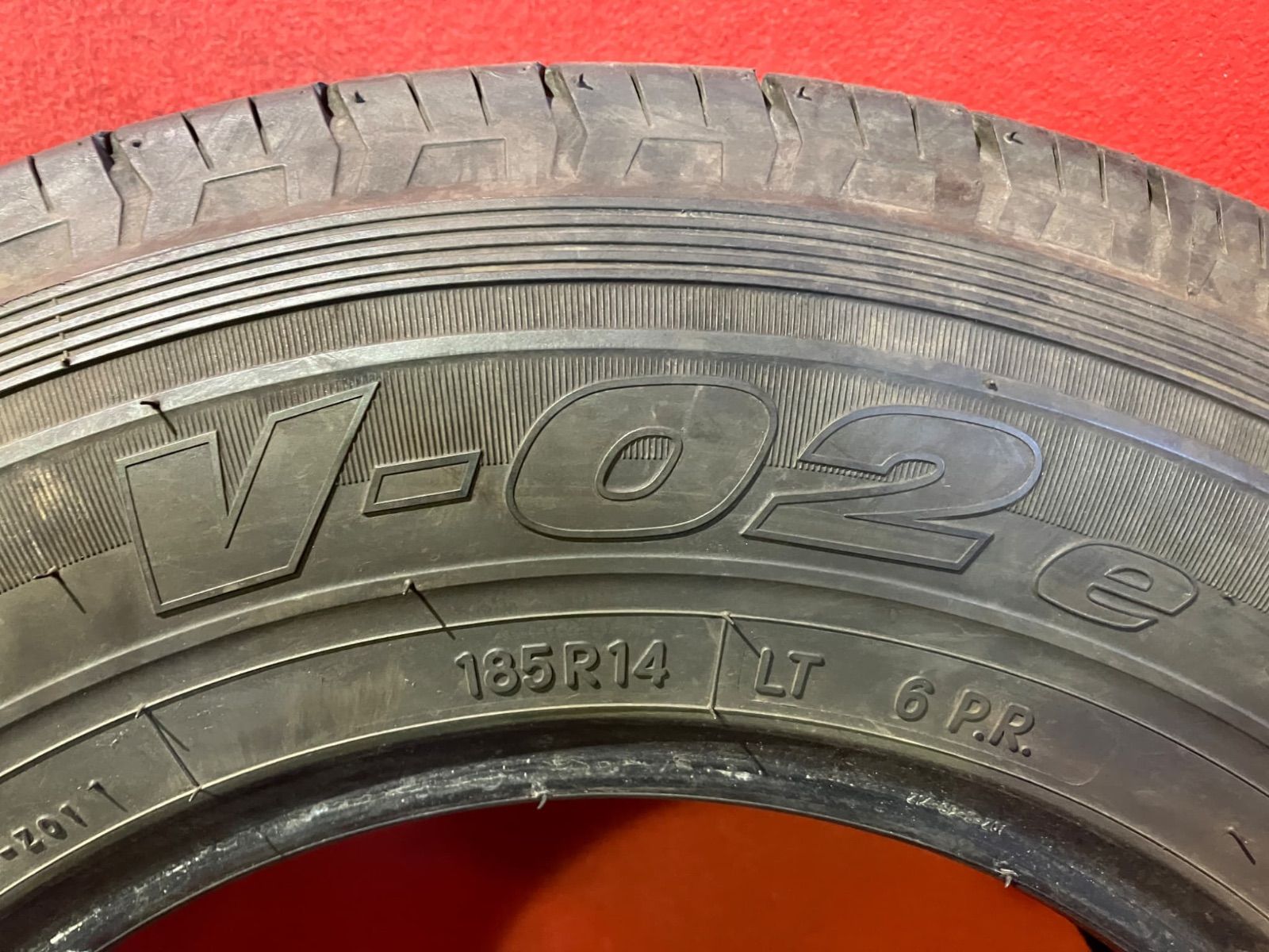 中古サマータイヤ【185R14 6PR TOYO V-02e】 4本SET - メルカリ