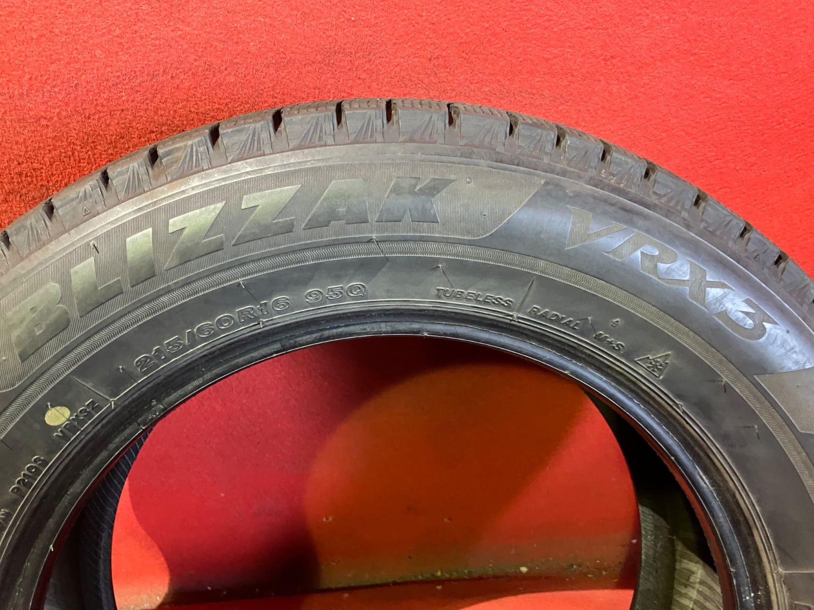 中古スタッドレスタイヤ【215/60R16 BRIDGESTONE VRX3】 4本SET - メルカリ