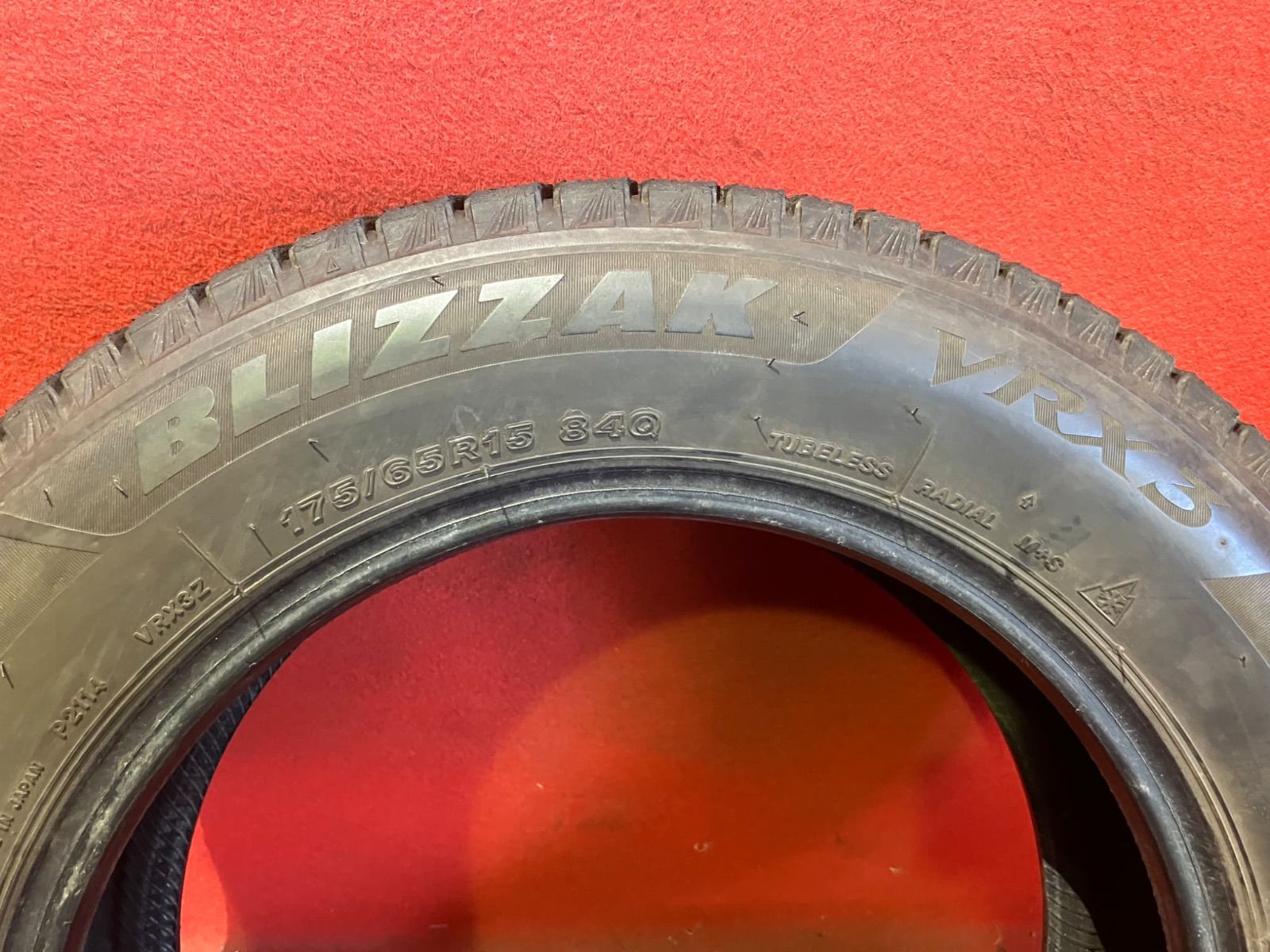 中古スタッドレスタイヤ【175/65R15 BRIDGESTONE VRX3】 4本SET - メルカリ