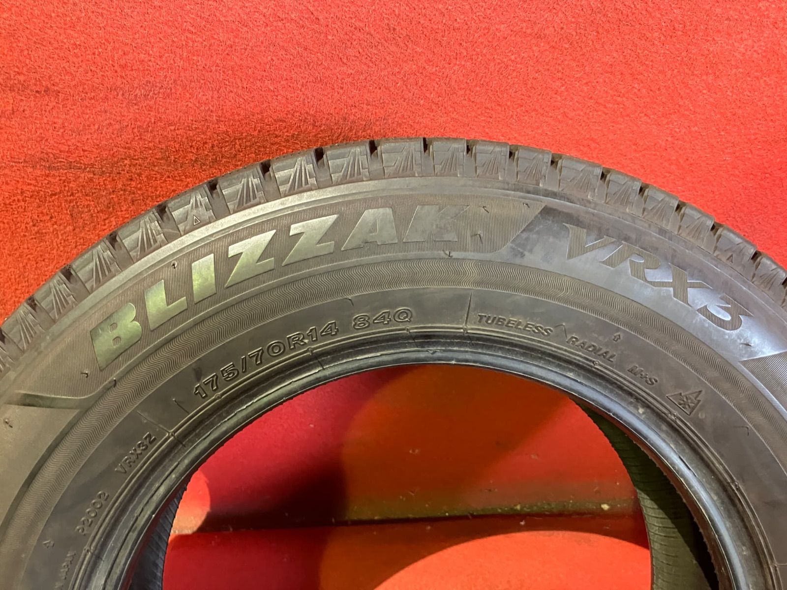 中古スタッドレスタイヤ【175/70R14 BRIDGESTONE VRX3】 4本SET - メルカリ