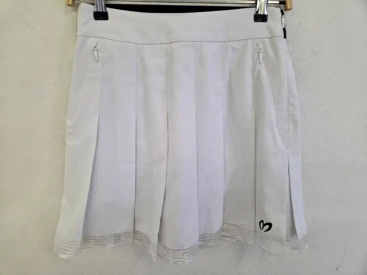 【新品】マスターバニーエディションゴルフスカート秋冬ストレッチ白1/M マスターバニーエディション レディース ゴルフ スカート 白
