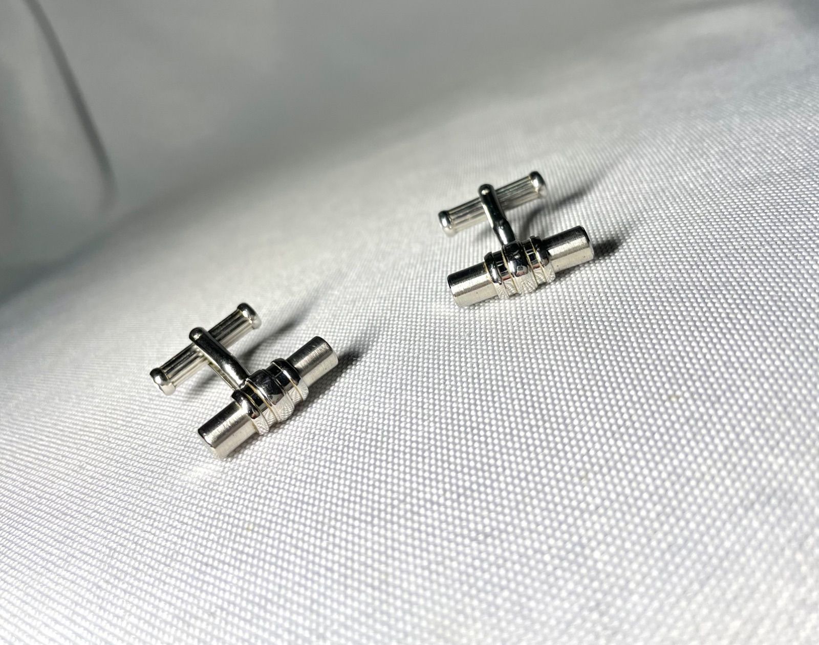 希少 MONTBLANC モンブラン 艶消し&鏡面シルバーメタリック バー型 カフス カフリンクス ボタン メンズアクセサリー ビジネス