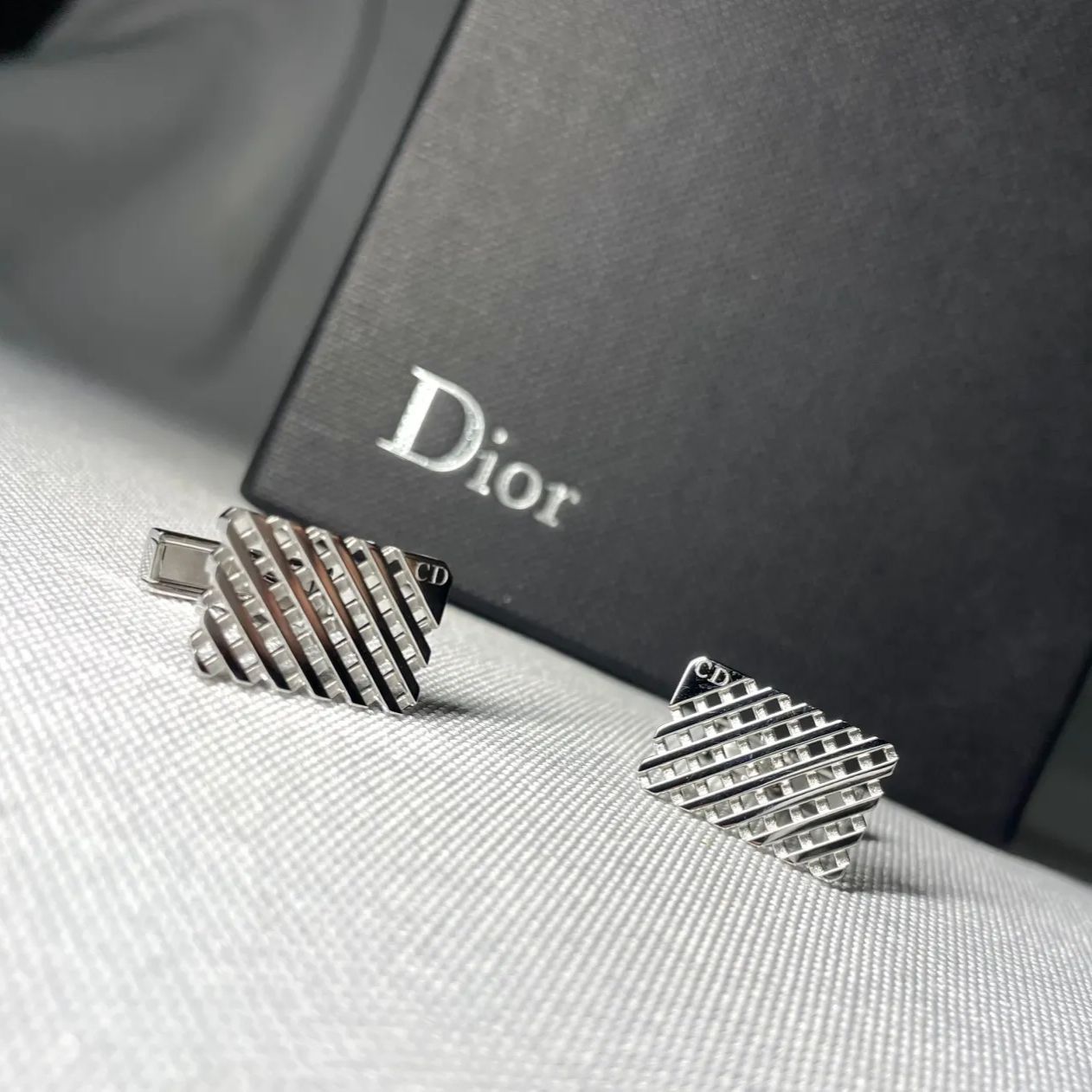 ディオール　カフス　CDアイコン　シルバー　黒　ブラック　カフリンクス　メンズ 美品 希少 Dior Homme ディオールオム CDロゴ くり抜き格子デザイン