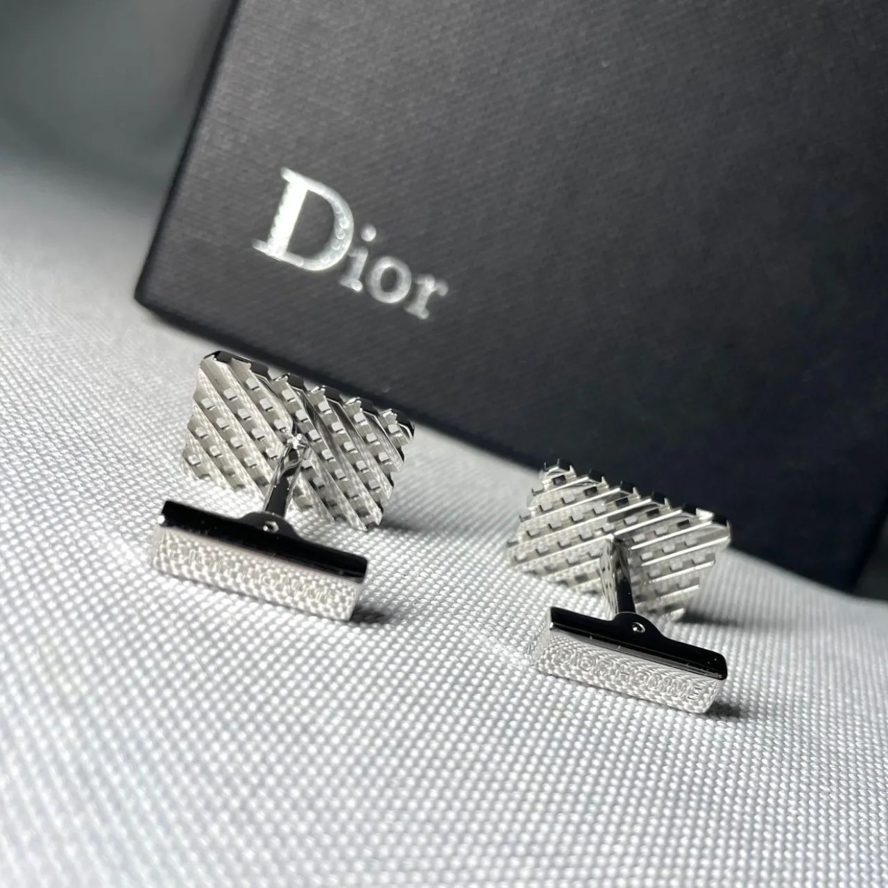 ディオール　カフス　CDアイコン　シルバー　黒　ブラック　カフリンクス　メンズ 美品 希少 Dior Homme ディオールオム CDロゴ くり抜き格子デザイン