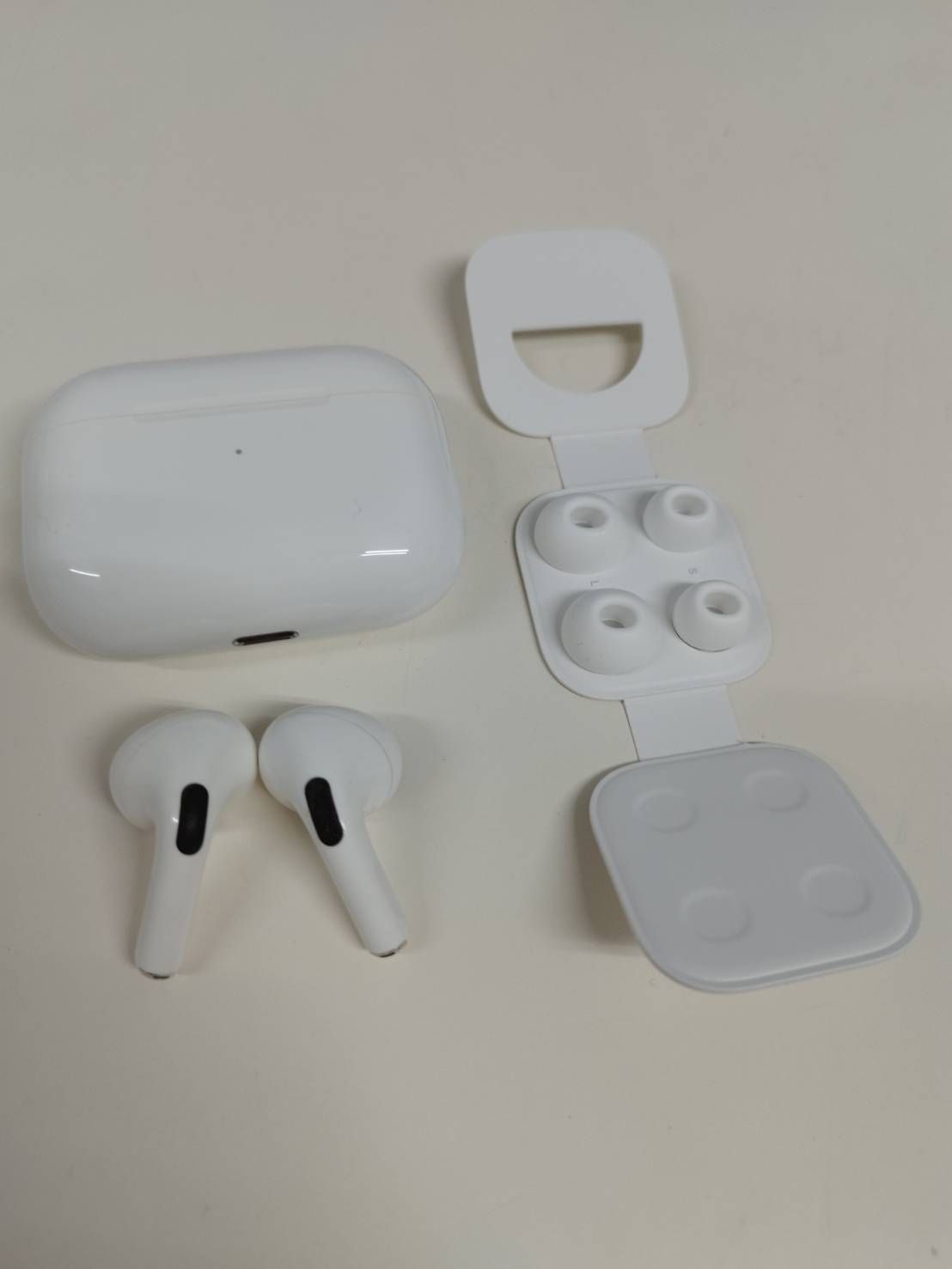 正規品】Apple AirPods Pro 第1世代/A2190,A2083,A2084/ワイヤレス
