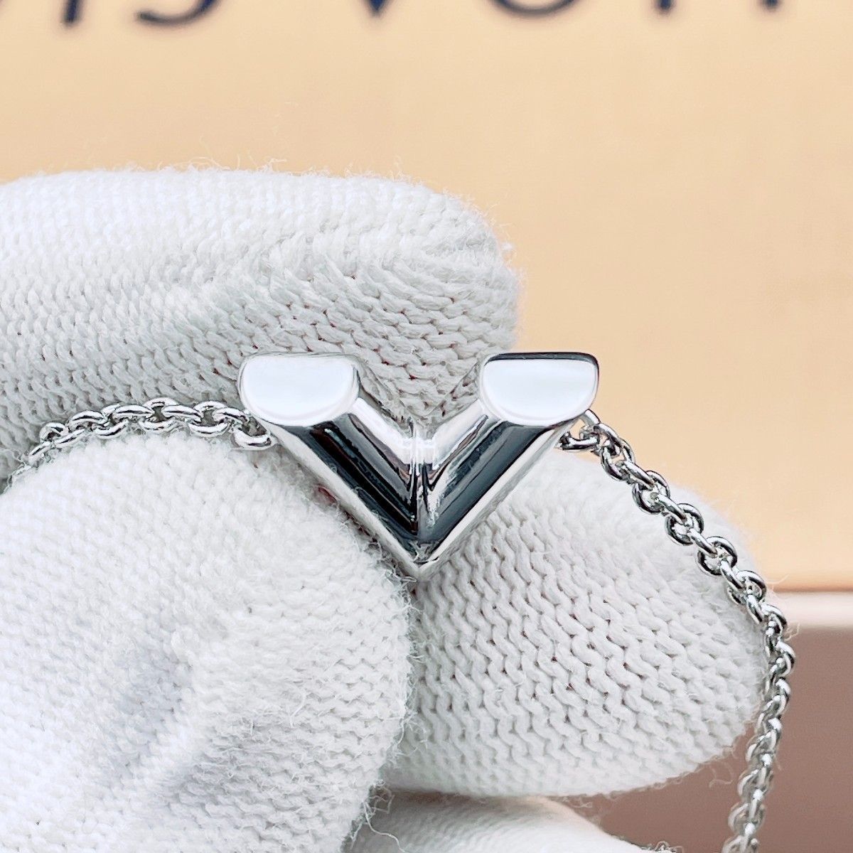 ◇ルイヴィトン◇新品仕上済 LOUIS VUITTON M63198 エセンシャルV