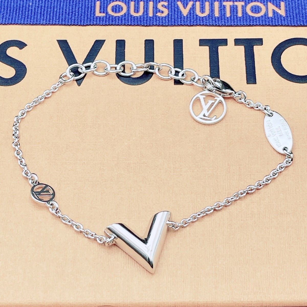 ◇ルイヴィトン◇新品仕上済 LOUIS VUITTON M63198 エセンシャルV