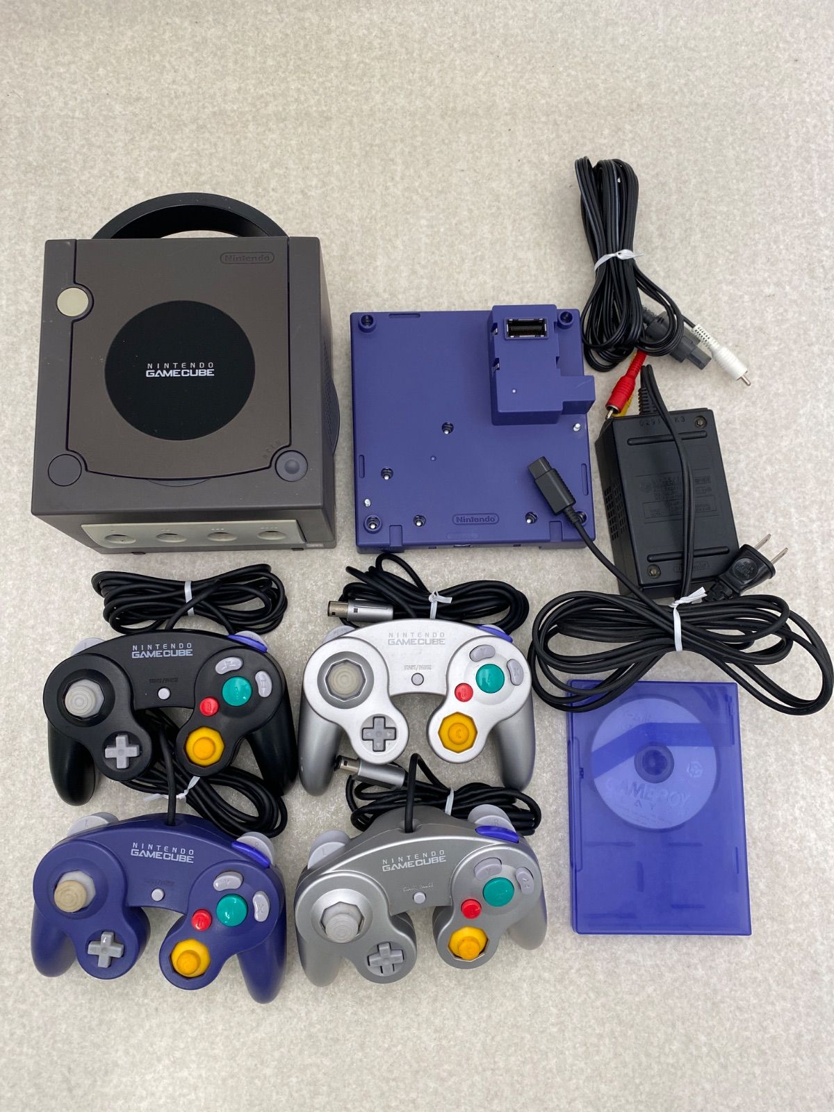 GAMECUBE本体、ソフト6本、ゲームボーイプレイヤー、コントローラ4セット ゲームキューブ 本体 バイオレット 動作品 コントローラー4点