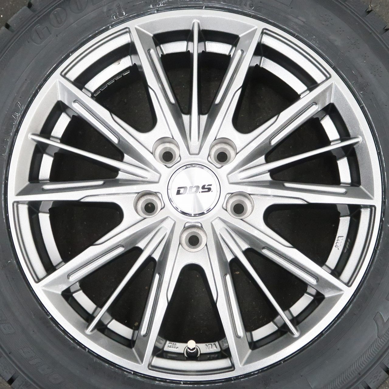 未使用タイヤ】日産 セレナ スズキ ランディ 4本 社外 16インチ 6.5J+ 