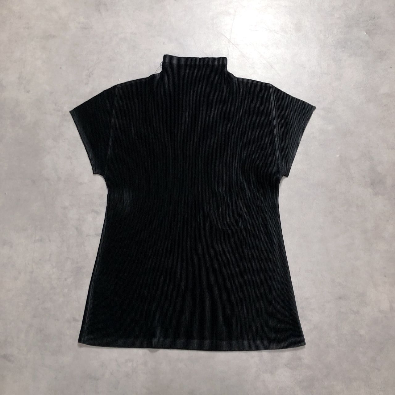 WQ1275○PLEATS PLEAS： ハイネック半袖トップス EPP03FK105 BLACK