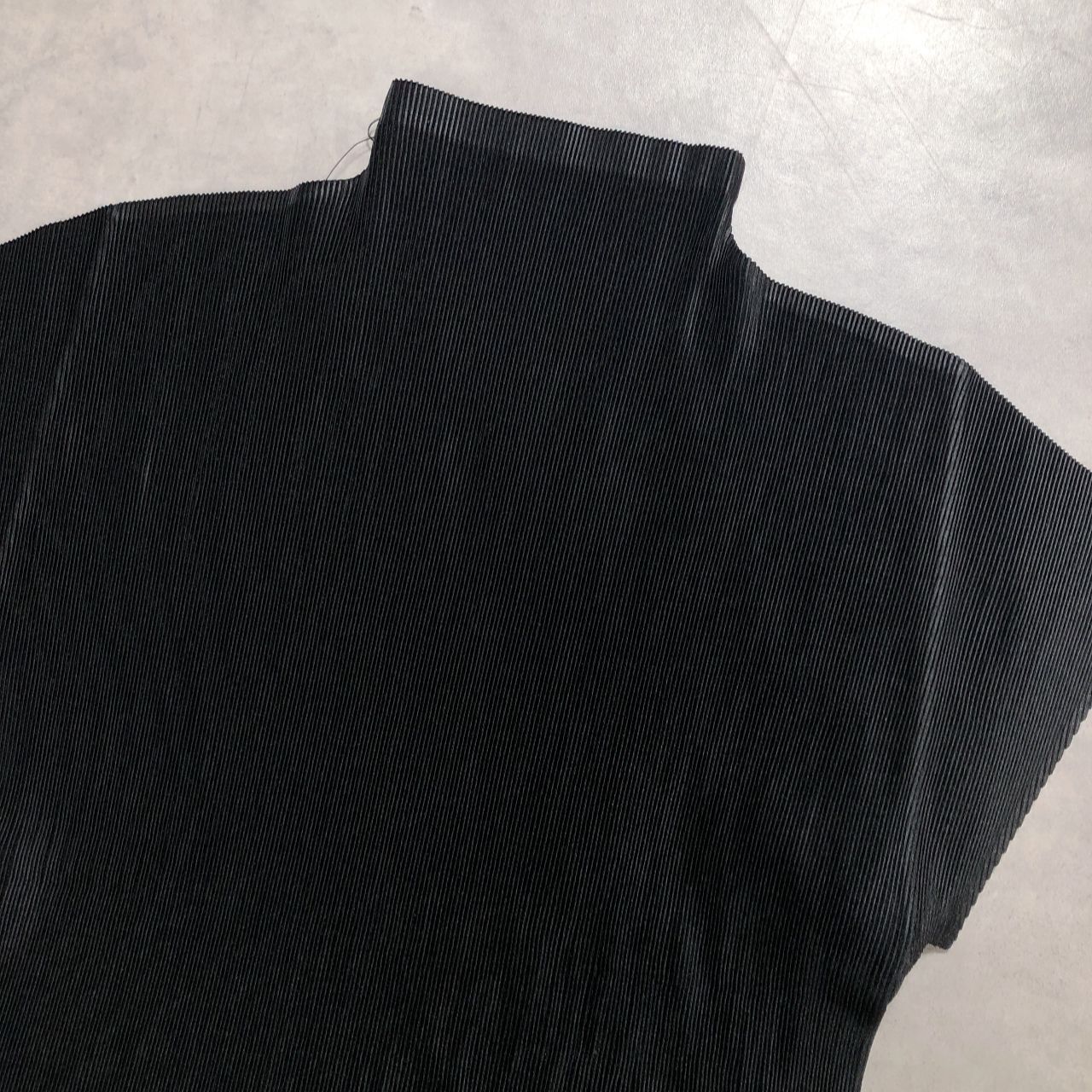 WQ1275○PLEATS PLEAS： ハイネック半袖トップス EPP03FK105 BLACK