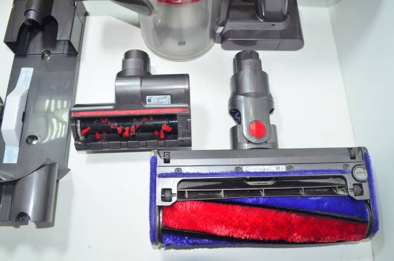 送料無料】 ダイソン Dyson V7 Fluffy SV11 コードレスクリーナー