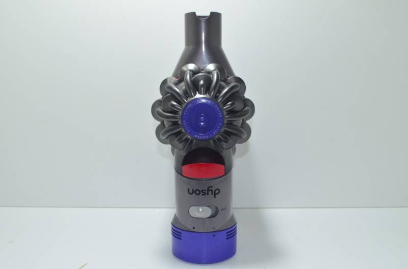 未使用DysonダイソンSV11 V7FluffyOrigin コードレス掃除機 送料無料】 ダイソン Dyson V7 Fluffy SV11 コードレスクリーナー